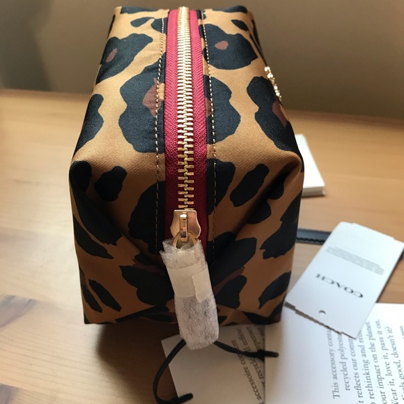 ❤️ Coach Small Boxy Cosmetic Case With Leopard Print 🐯 - Picture 2 of 11